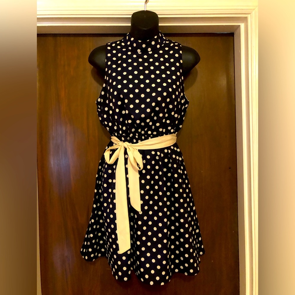 Blue and white polka dotted sleeveless dress - size M - 32 inch length - Picture 1 of 3